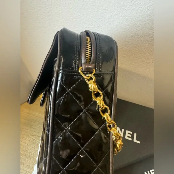 CHANEL vintage Large pocket quilted camera bag - Picture 12 of 12